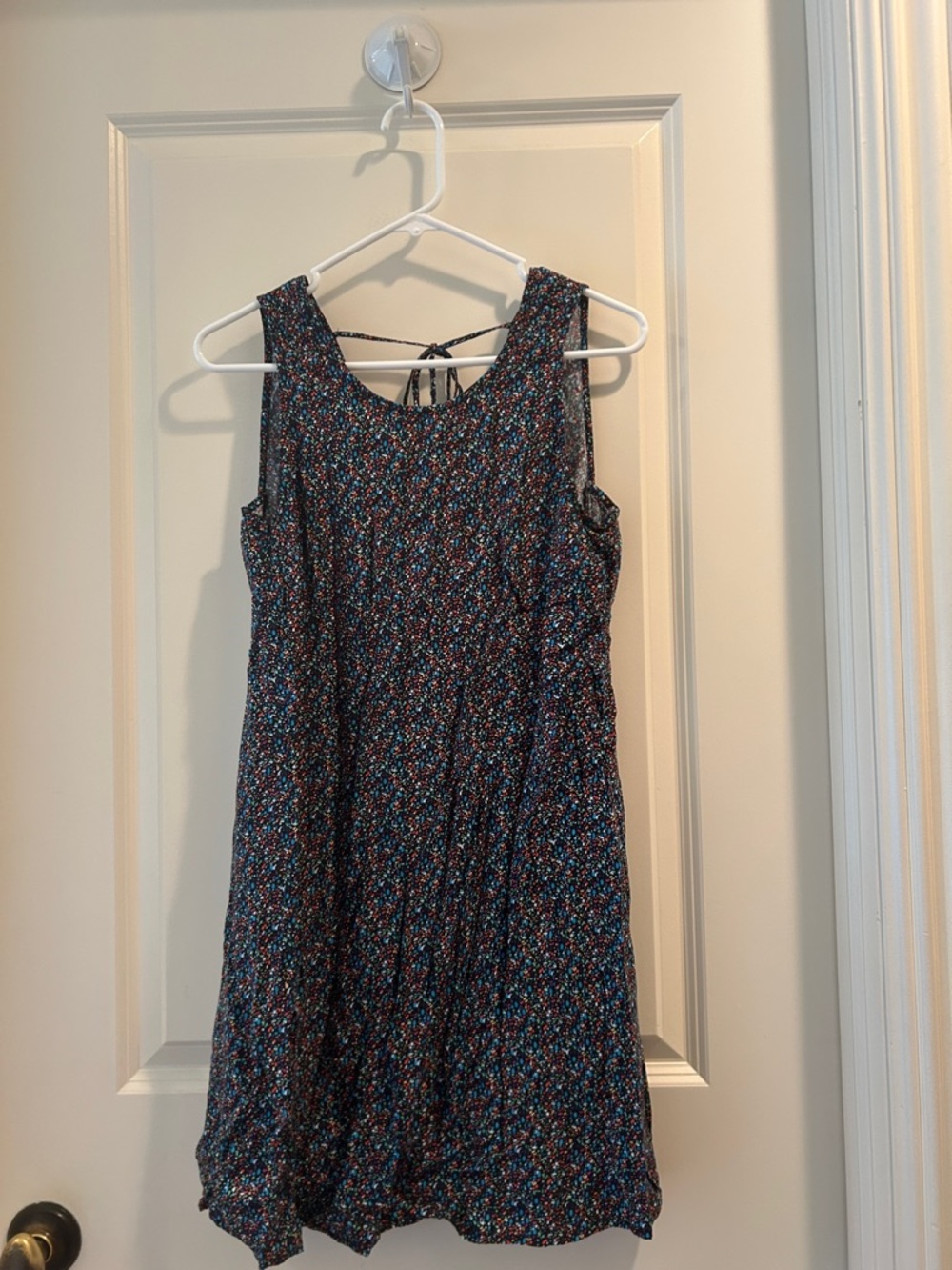 Gap women’s multicolored V-Tie Back Sleeveless Dress w/pockets 100%Rayon size S